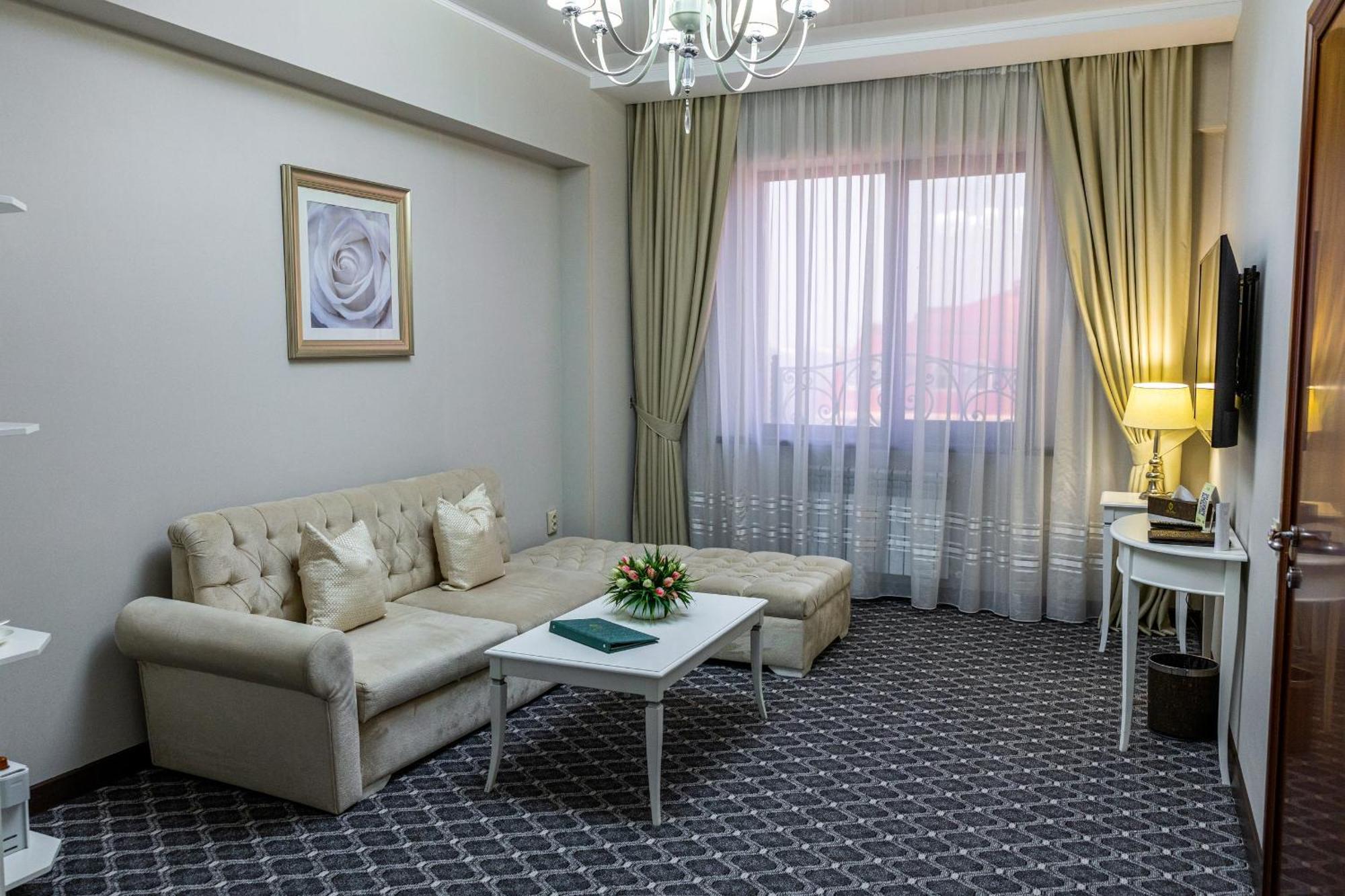 Plaza 4* Алматы