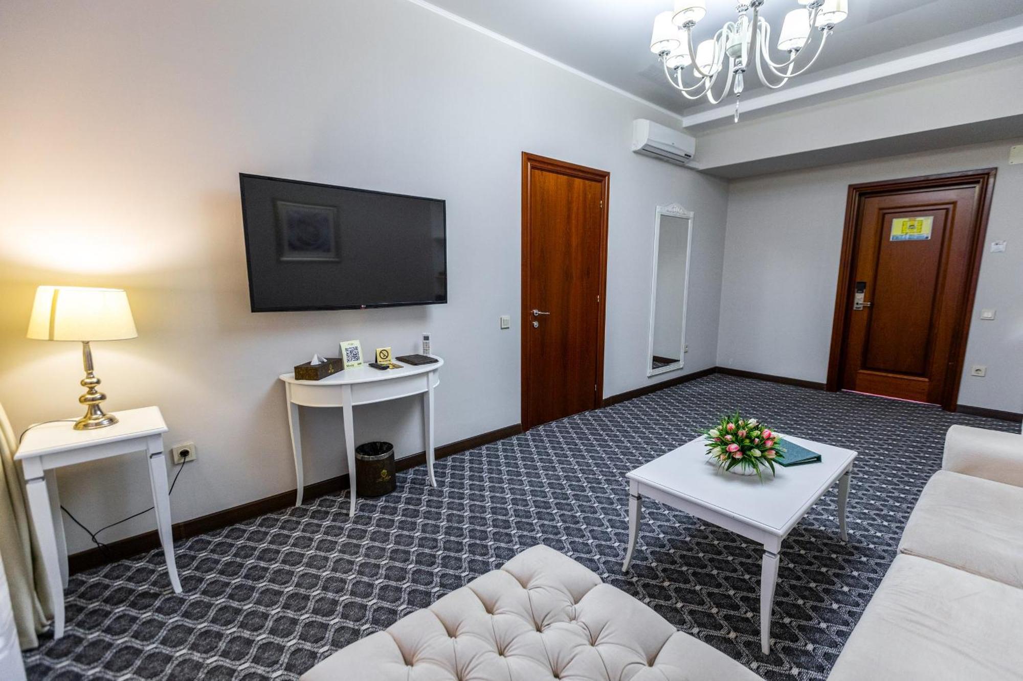 Otel Plaza 4*